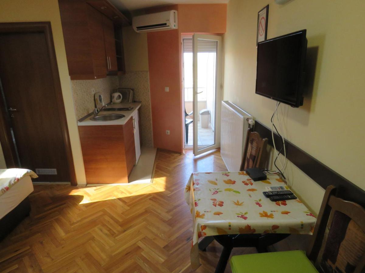 Hotel Apartments Bella Mare Belgrád Kültér fotó