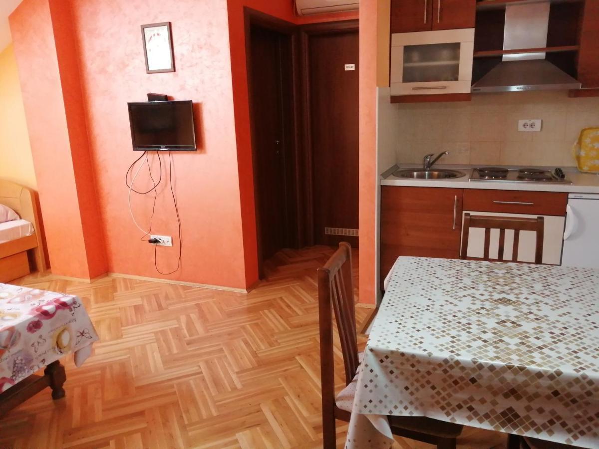Hotel Apartments Bella Mare Belgrád Kültér fotó